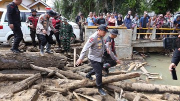 Polda Riau Kirim Bantuan Evakuasi untuk Korban Longsor Sumbar