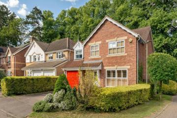 Rumah Mewah dengan Pemandangan Hijau di Nascot Wood Dijual